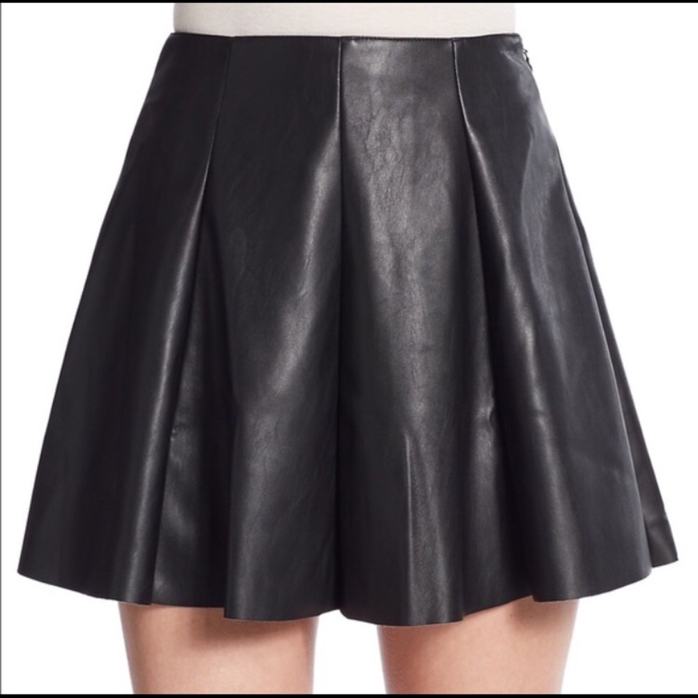 Pleated Faux leather skirt 🔥❤️🛍